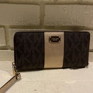 Michael Kors Wristlet Wallet